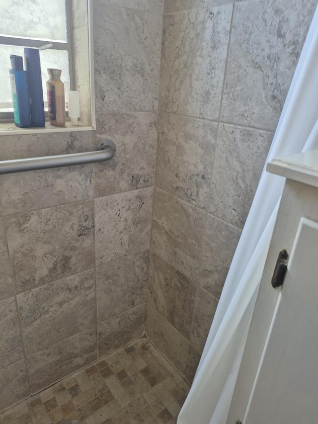 301 Morrell Blvd, Orange, TX 77630 - bathroom with tiled shower