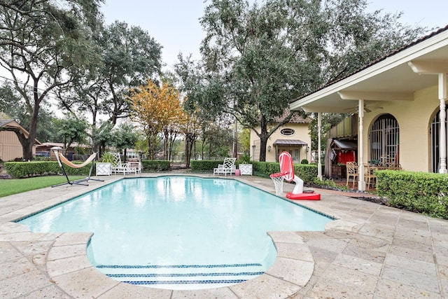 view of pool featuring ceiling fan and a patio area