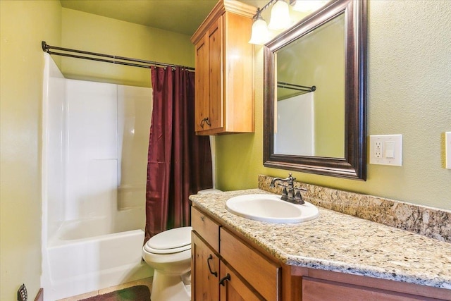 full bathroom with shower / tub combo with curtain, vanity, and toilet