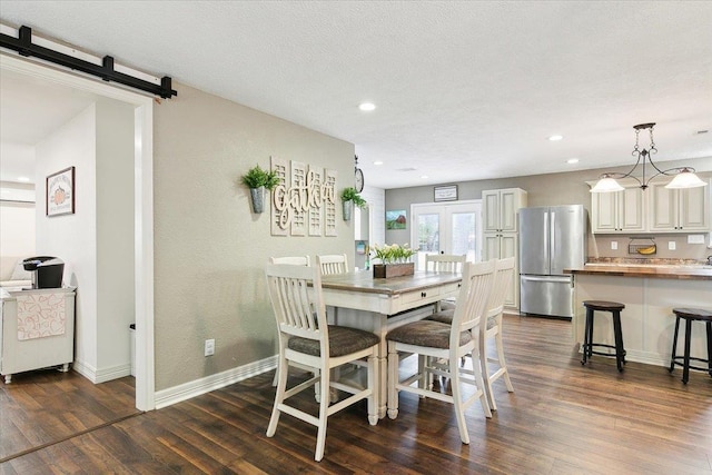 dining room with recessed lighting, baseboards, dark wood finished floors, and a barn door