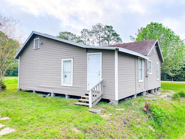 back of house featuring a yard