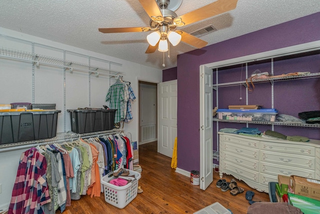 walk in closet featuring ceiling fan and hardwood / wood-style floors