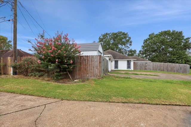1120 Meadowvale Dr, Beaumont, TX 77706 - view of yard