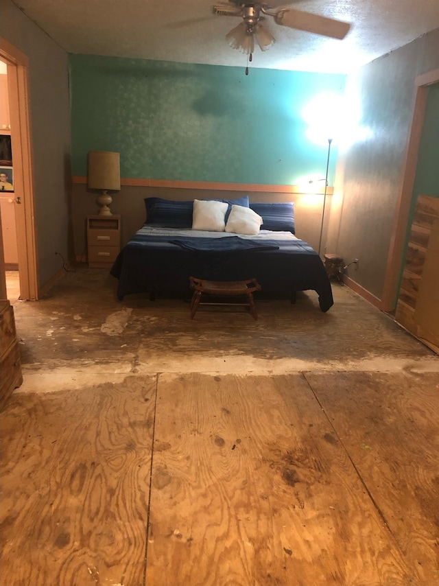 bedroom featuring ceiling fan and a textured ceiling