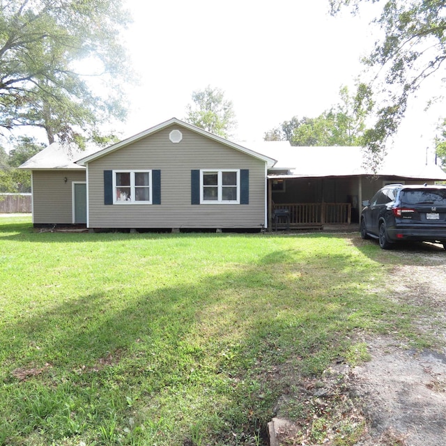 view of front of property with a front yard