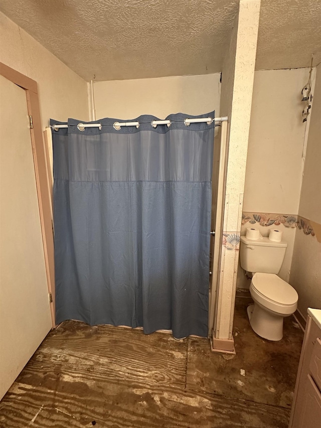 bathroom with vanity, a shower with shower curtain, a textured ceiling, and toilet