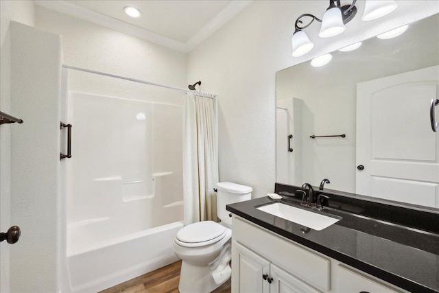 full bathroom featuring shower / bath combo with shower curtain, toilet, wood finished floors, crown molding, and vanity