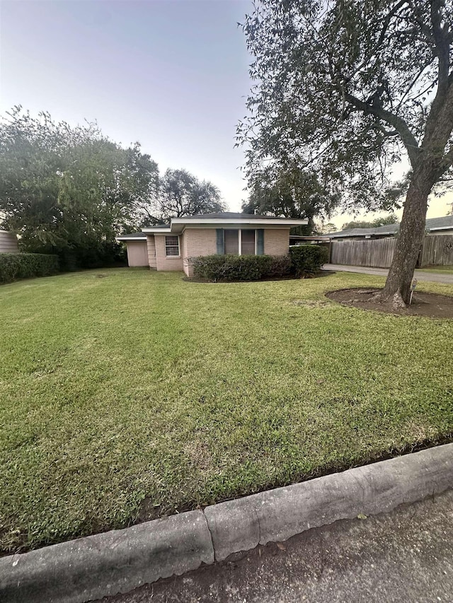 view of front of property with a front yard