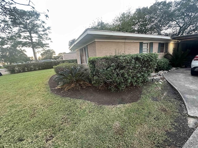 view of side of property featuring a yard