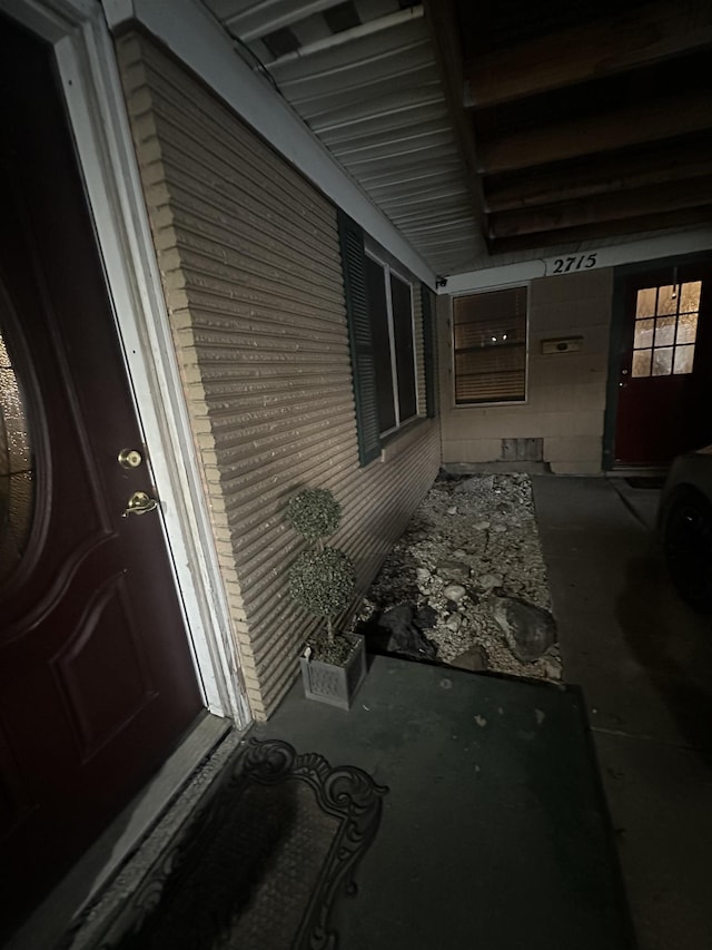 entrance to property featuring a porch