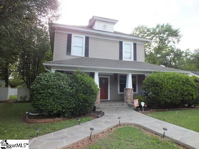 view of front of property with a porch and a front lawn