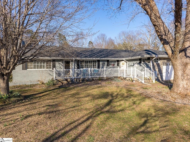 201 White Oak Rd, Woodruff, SC 29388 - ranch-style home with a front yard and covered porch