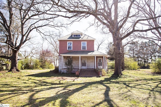 view of front of home with covered porch and a front lawn