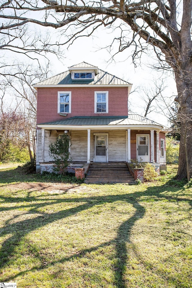 view of front of property with a front lawn and covered porch