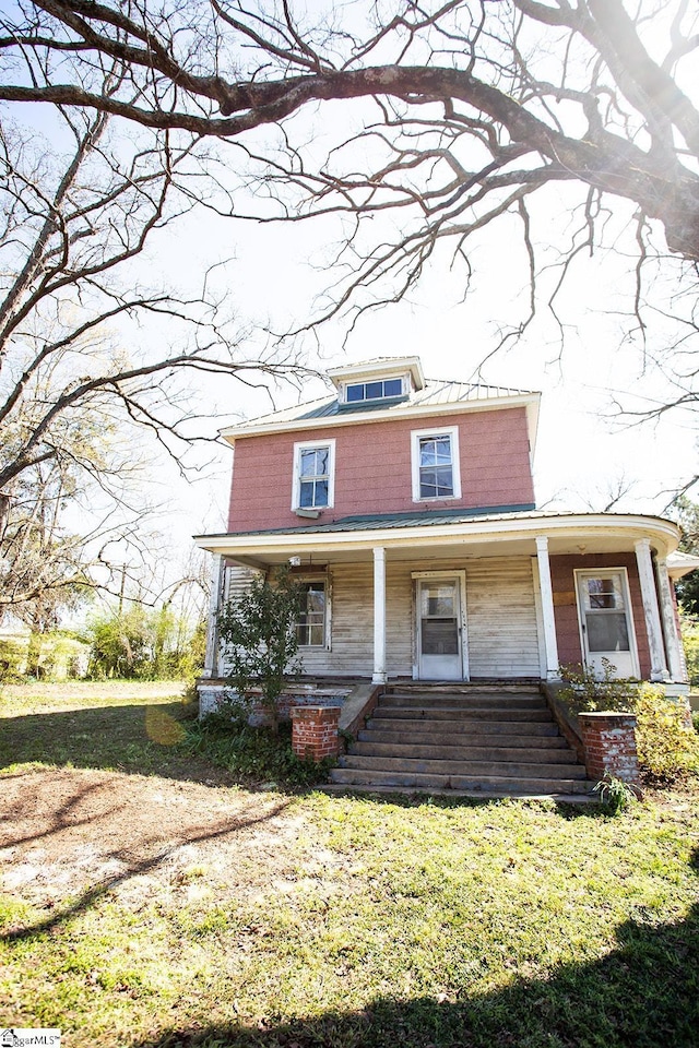 view of front of property featuring a porch