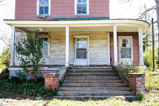 property entrance featuring covered porch