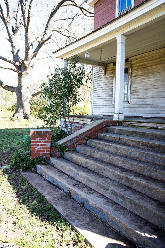 doorway to property with a porch