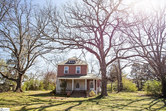 view of front facade with a front lawn and covered porch