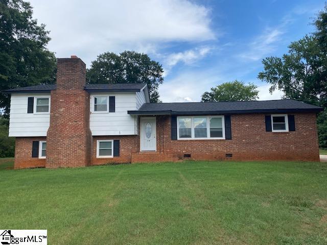 118 W Dr, Spartanburg, SC 29303 - split level home with a front yard