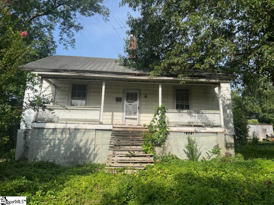 bungalow-style house with covered porch