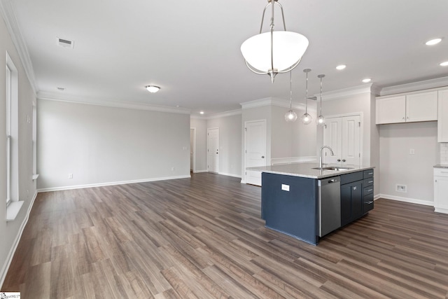 kitchen with sink, decorative light fixtures, dishwasher, a kitchen island with sink, and white cabinets