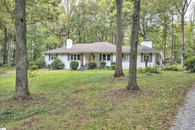 ranch-style house featuring a front yard