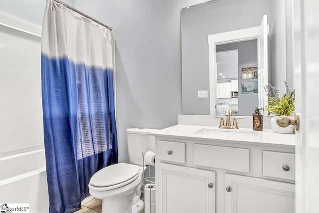 full bathroom featuring vanity, toilet, and shower / bath combo