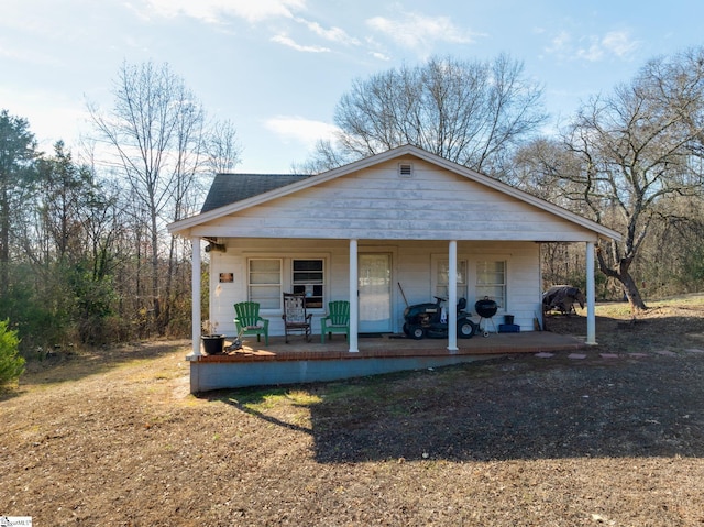 view of front of property featuring a porch