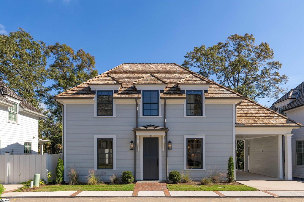 view of front of home with a carport