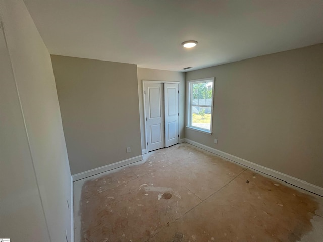 unfurnished bedroom featuring a closet