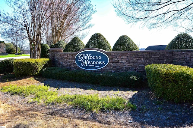 view of community / neighborhood sign