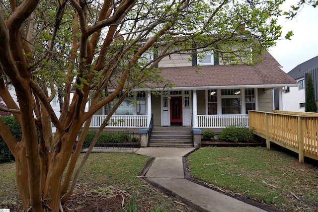 view of front of property featuring covered porch and a front lawn