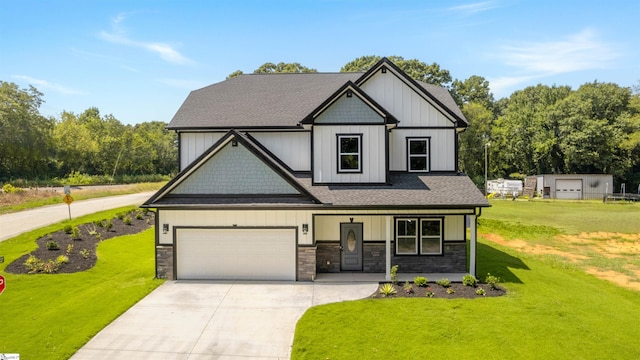 craftsman-style house featuring a front yard