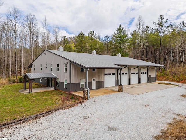 view of front facade with a garage