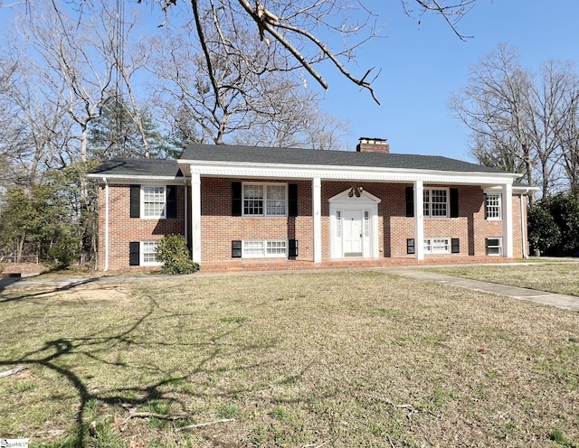 split foyer home with a front yard