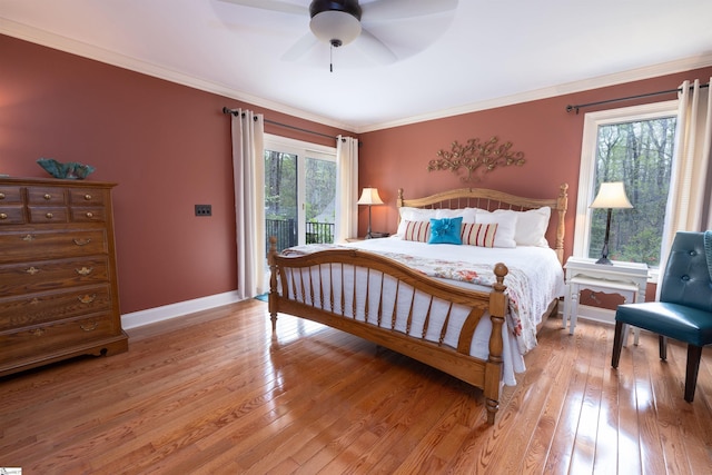 bedroom featuring access to outside, light hardwood / wood-style floors, crown molding, and ceiling fan