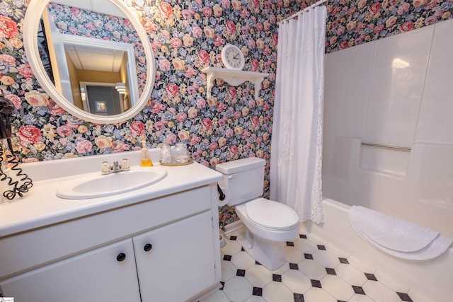 full bathroom with shower / bath combination with curtain, vanity, and toilet