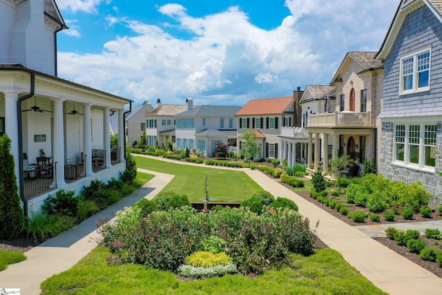 view of property's community featuring a lawn