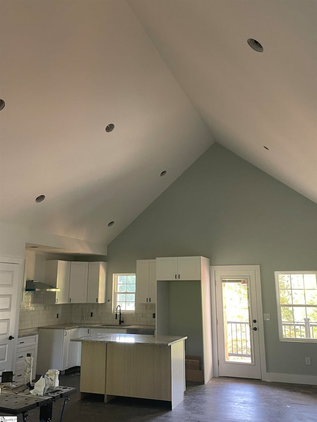 kitchen featuring white cabinets, plenty of natural light, tasteful backsplash, and a center island