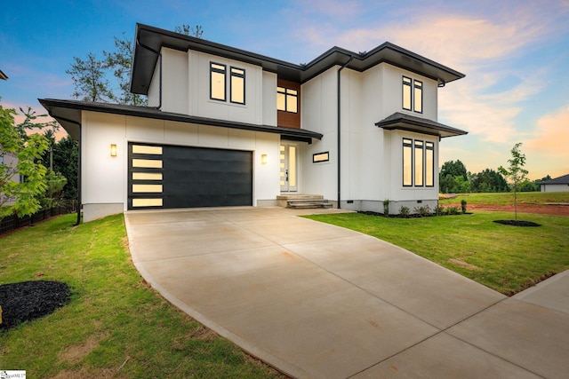 view of front of house featuring a yard and a garage