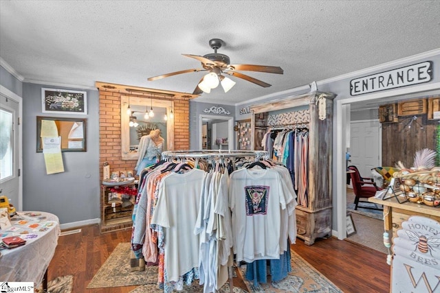 walk in closet with ceiling fan and dark hardwood / wood-style flooring