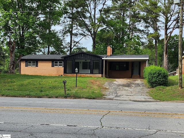 single story home featuring a front yard and a carport