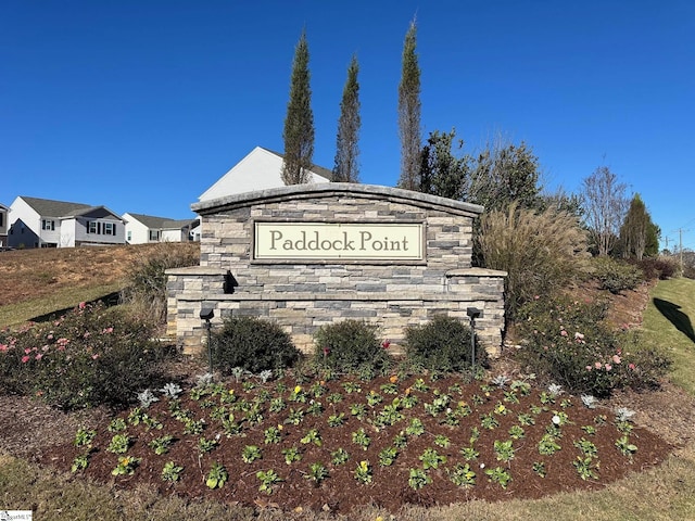 view of community / neighborhood sign