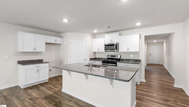 kitchen featuring sink, dark hardwood / wood-style flooring, a center island with sink, white cabinets, and appliances with stainless steel finishes