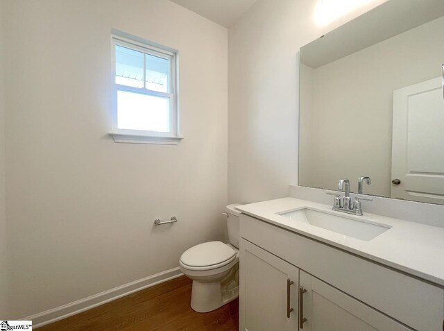 kitchen featuring decorative light fixtures, ornamental molding, sink, a center island with sink, and tile patterned floors