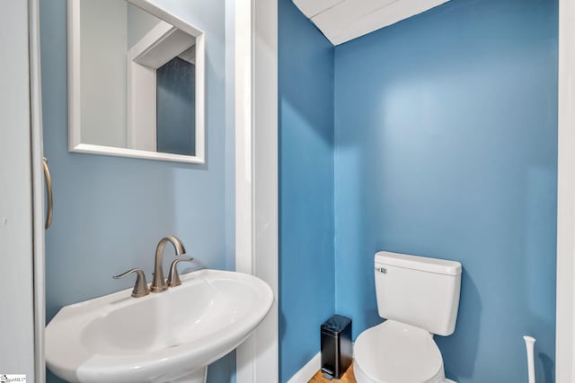 bathroom featuring sink and toilet