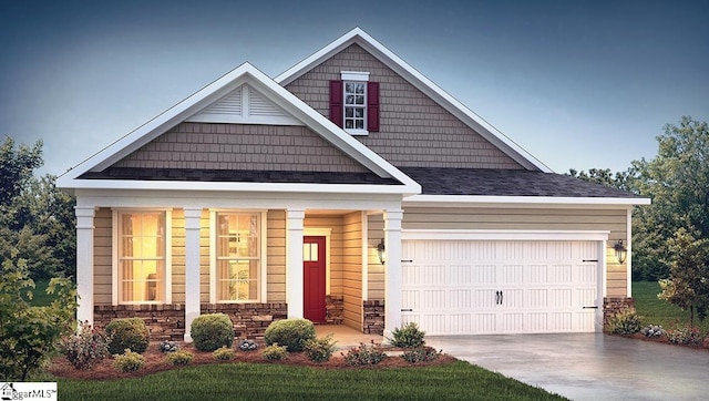 craftsman inspired home featuring a front lawn