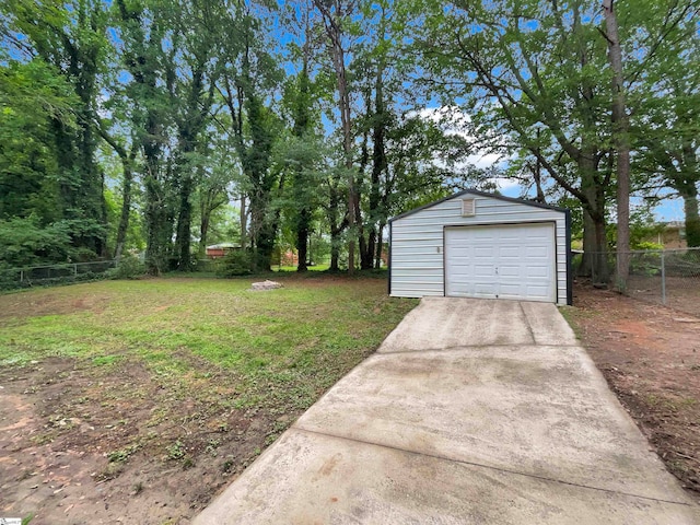 view of yard with an outdoor structure and a garage