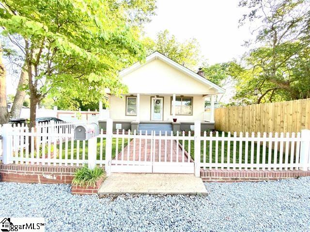 view of front of house featuring covered porch