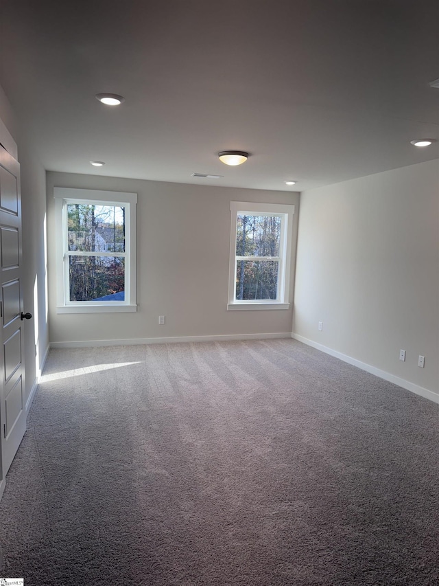 unfurnished room featuring carpet